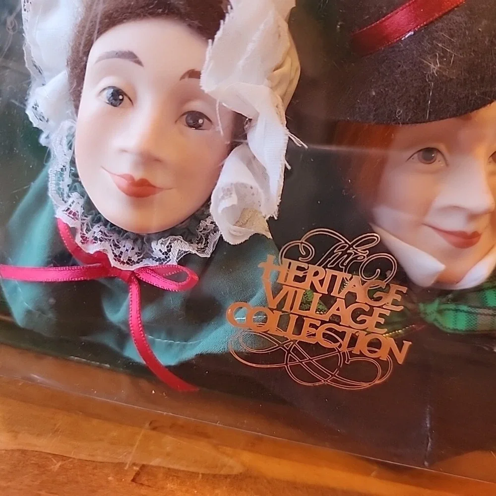 Department 56 Heritage Village Vintage Set of 2 Carolers with Original Box 1980s